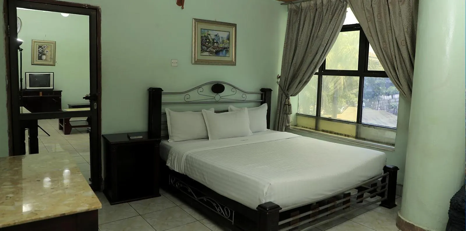 ***  Excelent Hotel Kampala Uganda